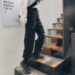 Women's ripped jeans - Image 2